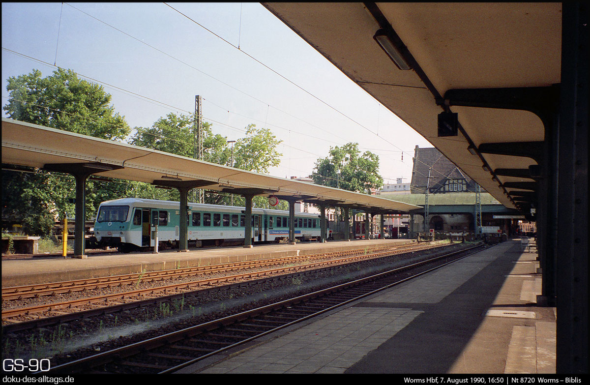 Strecken und Bahnhöfe